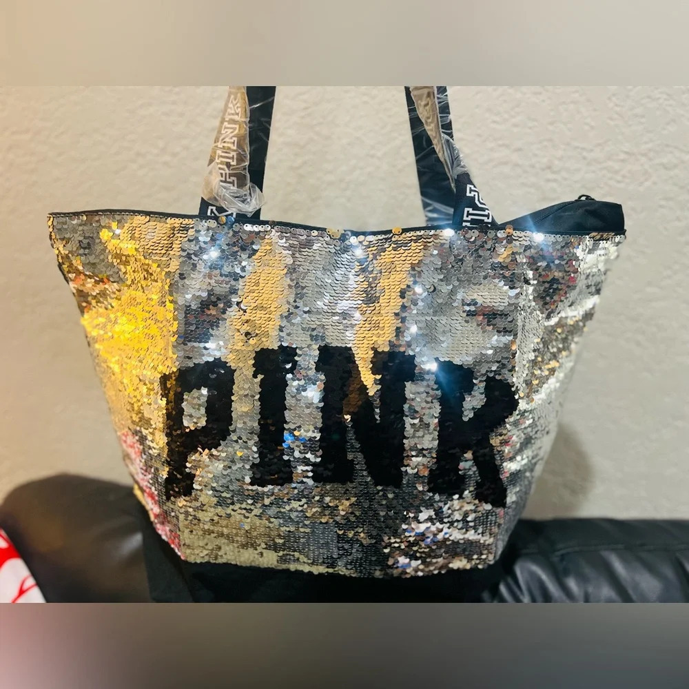 VS PINK TOTE 15” SHIMMERING FLIP SEQUINS SILVER/GOLD TAKE ANYWHERE TOTE SUPER !! - Picture 3 of 8